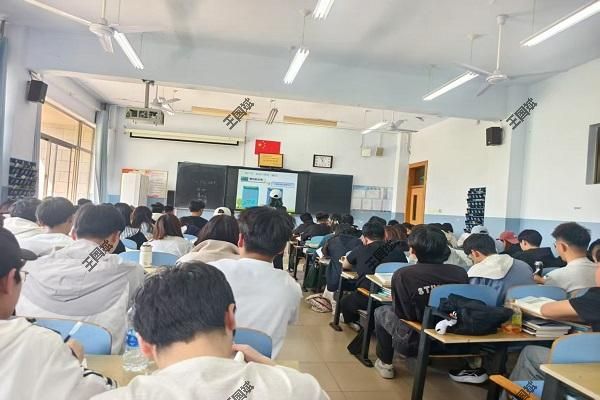 tyc8722太阳集团组织建立辅导员随堂听课工作机制