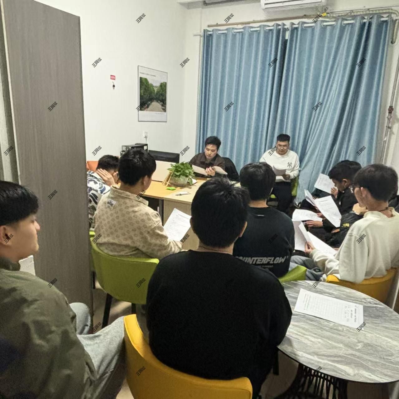 tyc8722太阳集团“一站式”学生社区开展宿舍卫生标准大学习活动