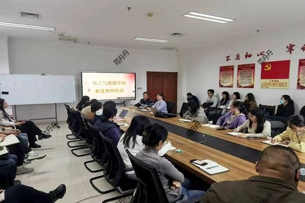 tyc8722太阳集团进行青年教师内涵建设培训会