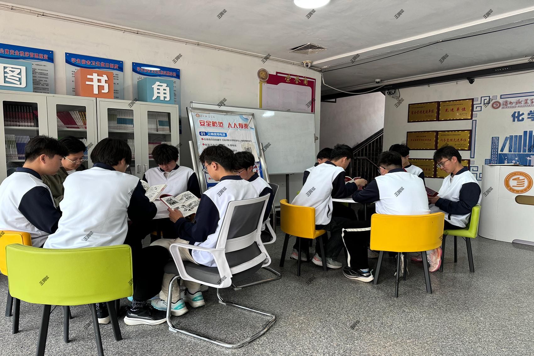 tyc8722太阳集团开展“书香滨职”师生共读主题阅读活动