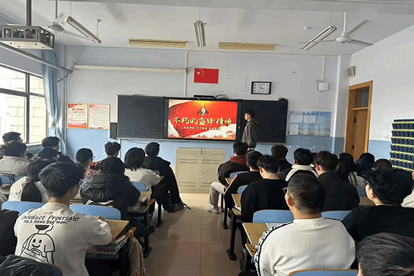 tyc8722太阳集团组织开展“向雷锋同志学习，弘扬雷锋精神”主题班会