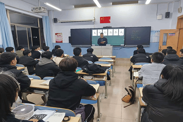 tyc8722太阳集团组织开展“大学生文明行为养成”主题班会