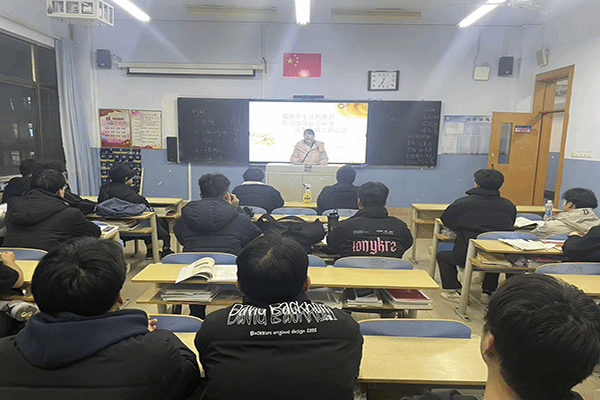 tyc8722太阳集团组织开展“学习民法典”主题班会