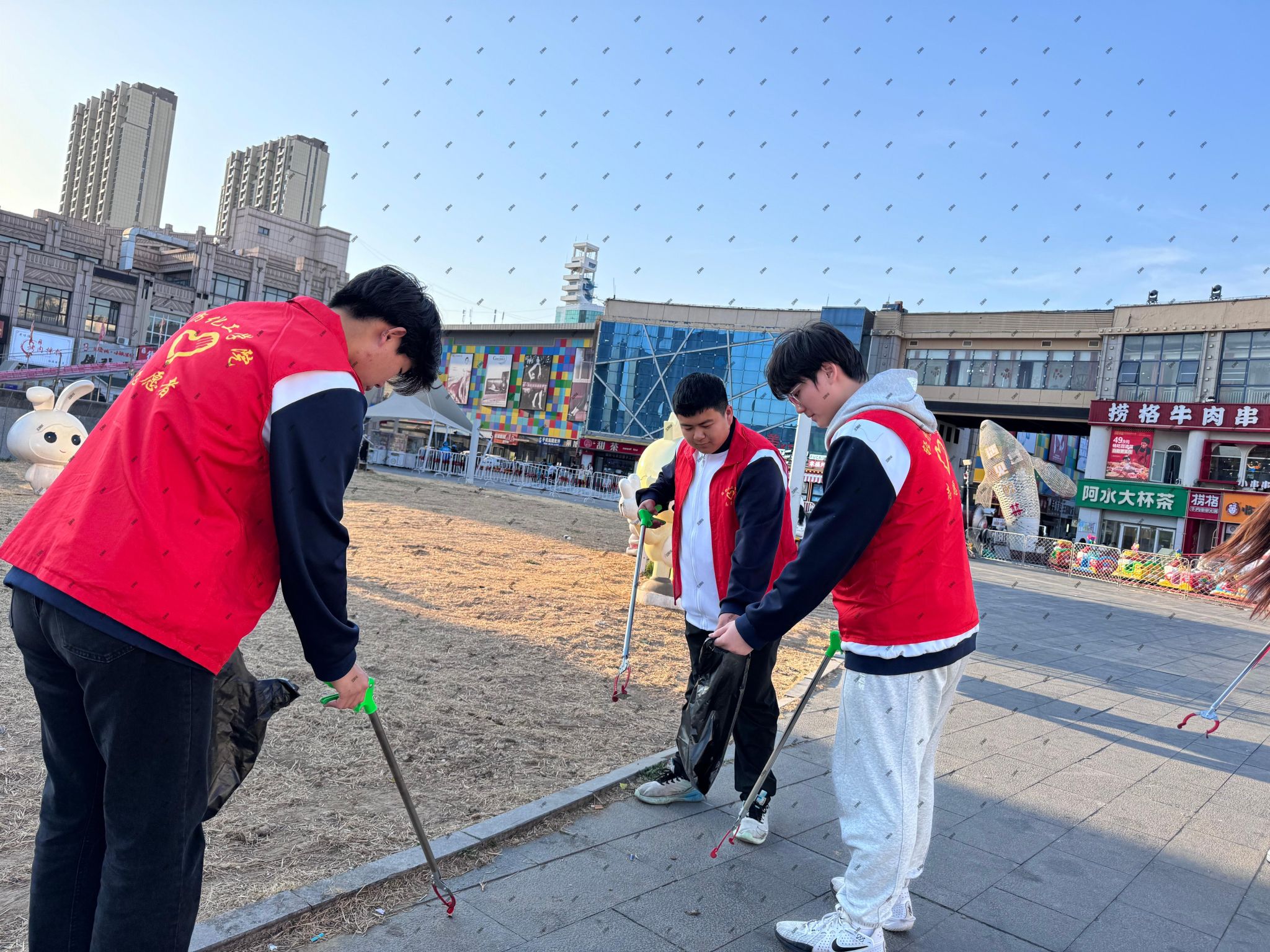 践行雷锋精神，争做时代青年——太阳成tyc8722cctyc8722太阳集团联合市中街道渤海国际商圈