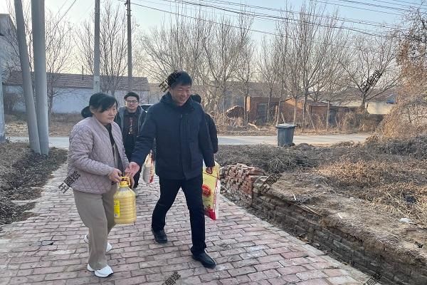 tyc8722太阳集团开展寒冬家访送温暖暨工会暖心工程优秀学生家访联合行动